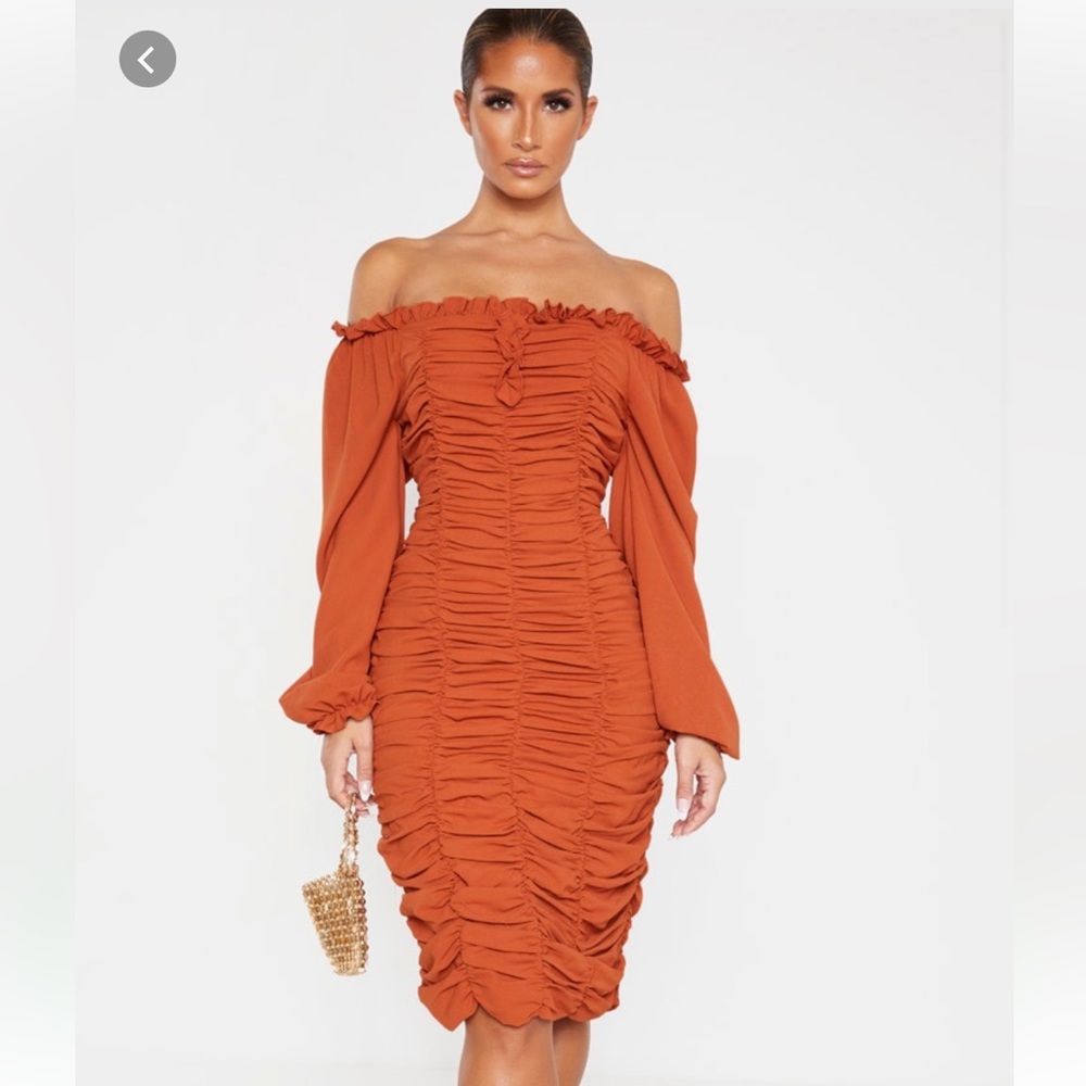 Pretty Little Thing Midi Ruched Dress in Orange